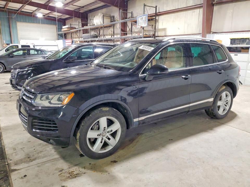 2013 VOLKSWAGEN Touareg