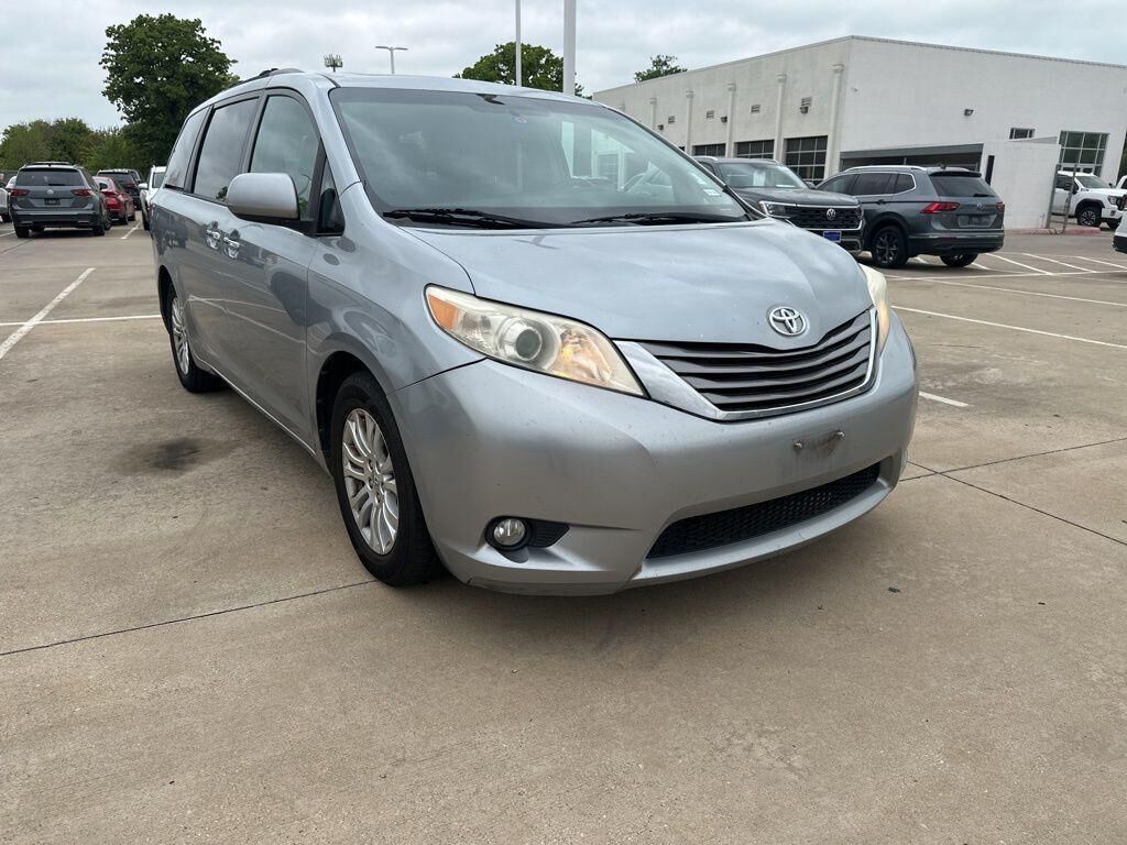 2015 TOYOTA Sienna