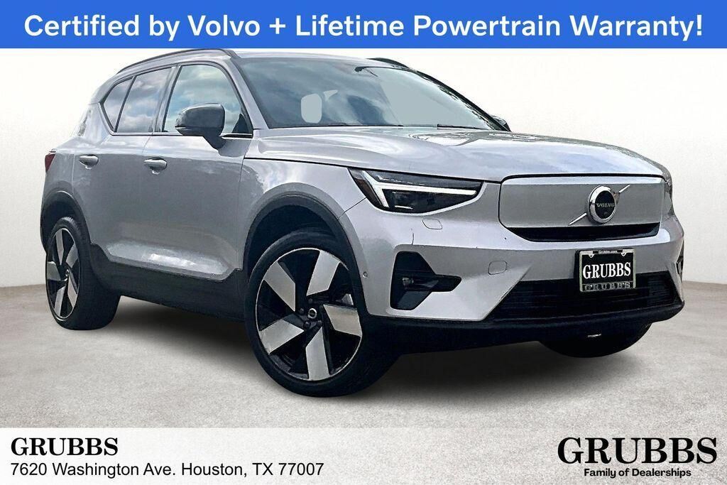 2023 VOLVO XC40