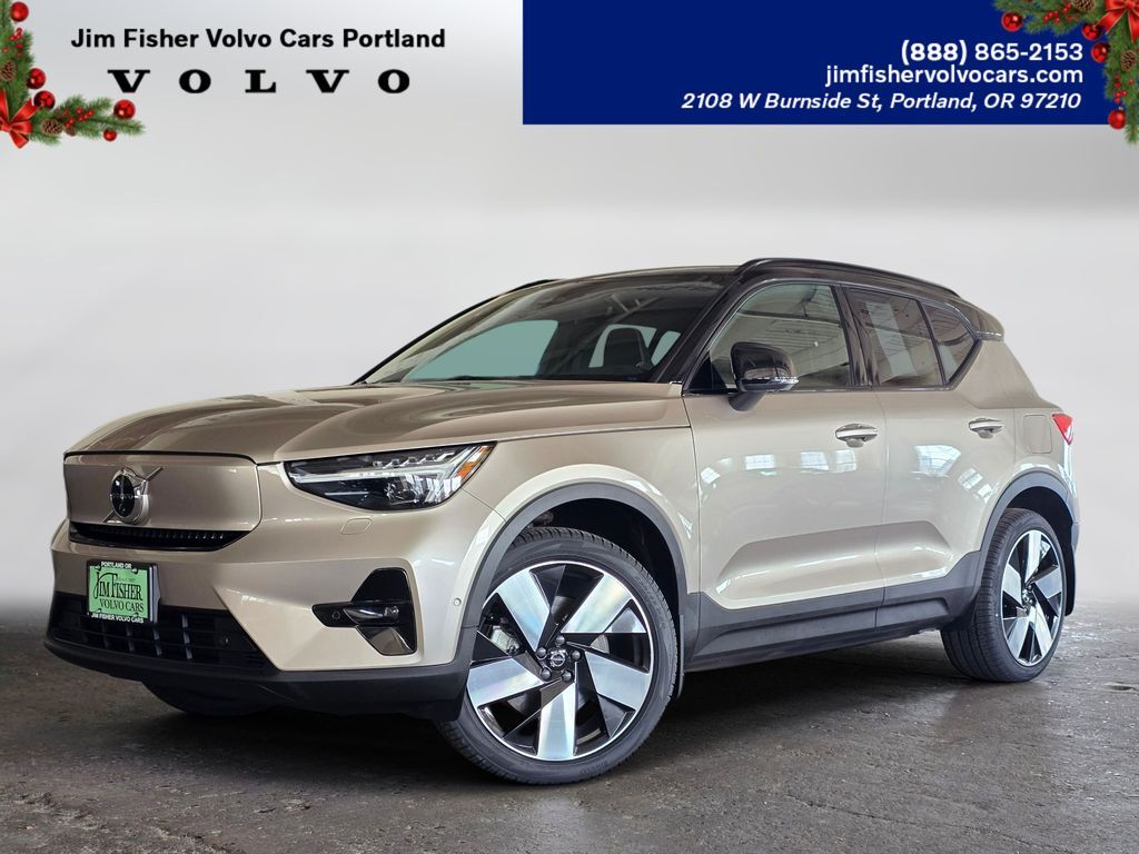 2023 VOLVO XC40