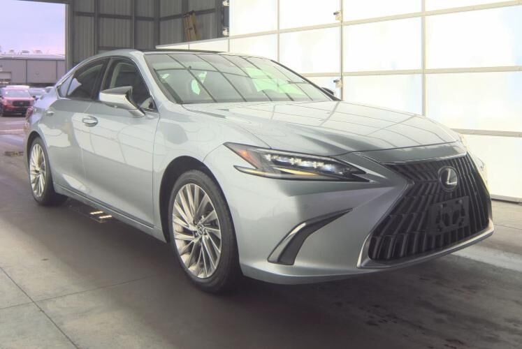 2022 LEXUS ES