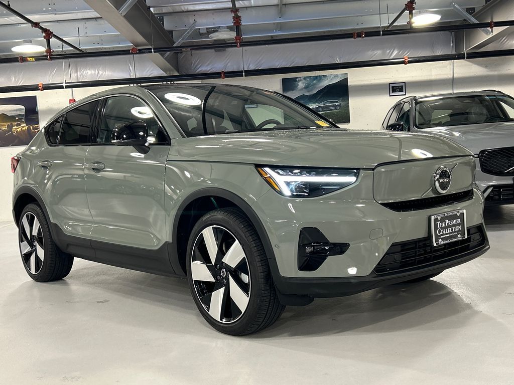 2024 VOLVO C40
