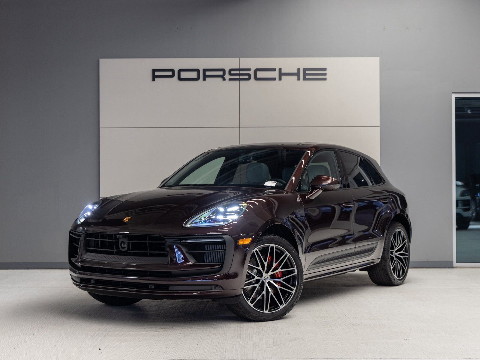 2026 PORSCHE Macan