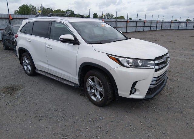 2017 TOYOTA Highlander