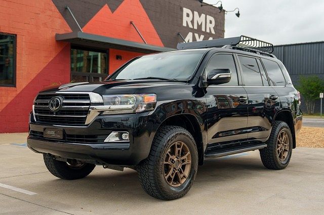 2020 TOYOTA Land Cruiser