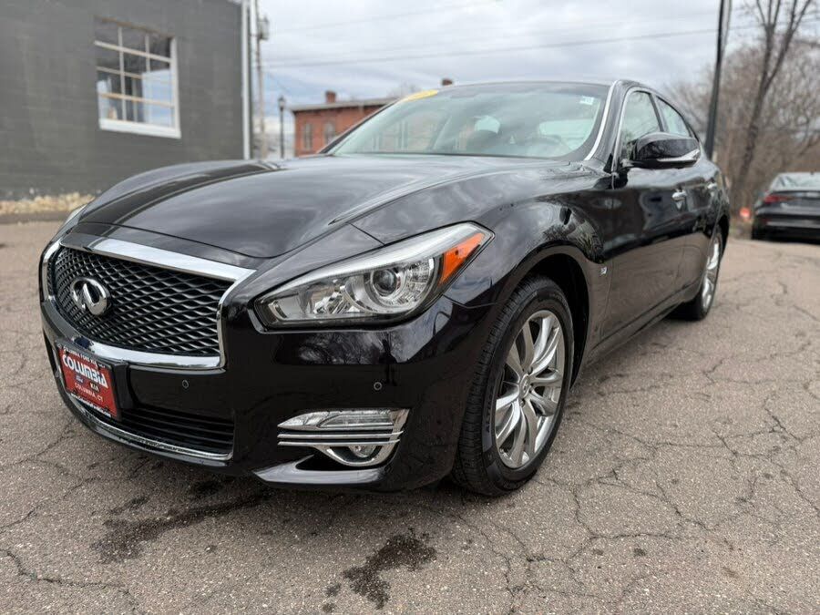 2015 INFINITI Q70