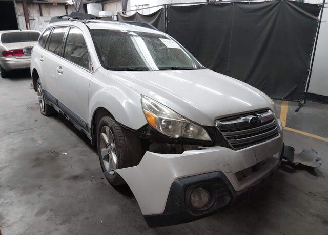 2013 SUBARU Outback