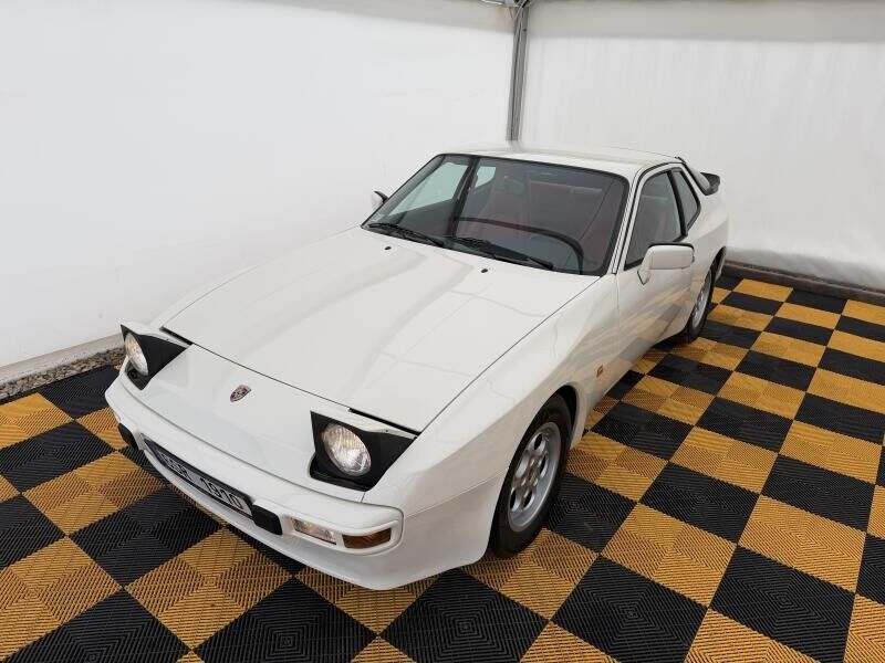 1986 PORSCHE 944
