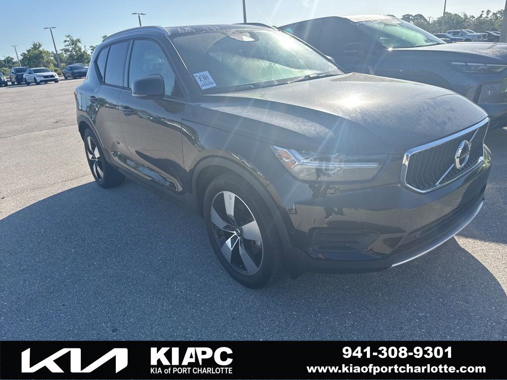 2019 VOLVO XC40
