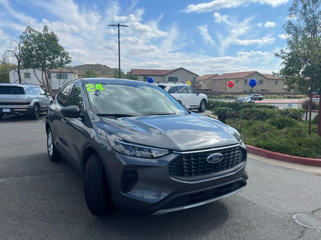 2024 FORD Escape
