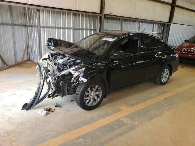 2017 NISSAN Versa