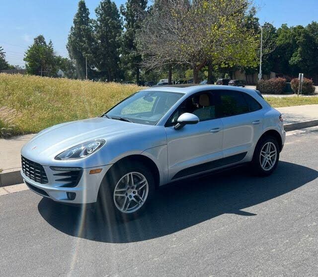 2017 PORSCHE Macan