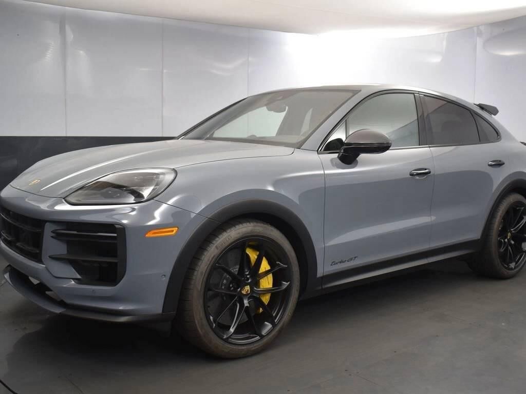 2024 PORSCHE Cayenne