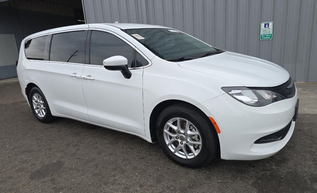 2022 CHRYSLER Voyager