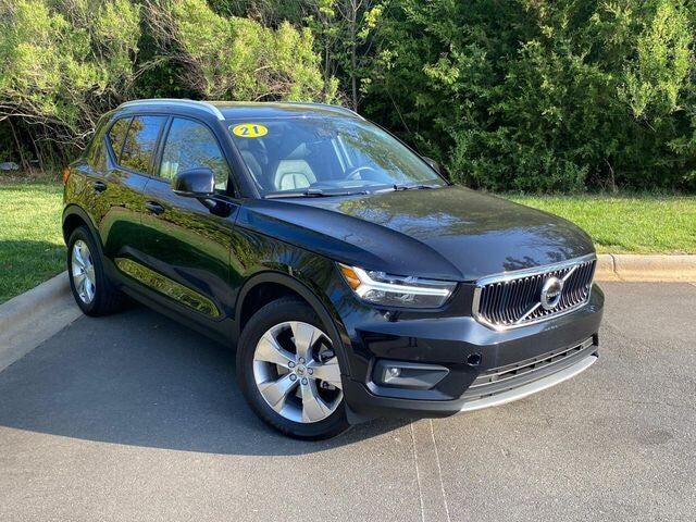 2021 VOLVO XC40