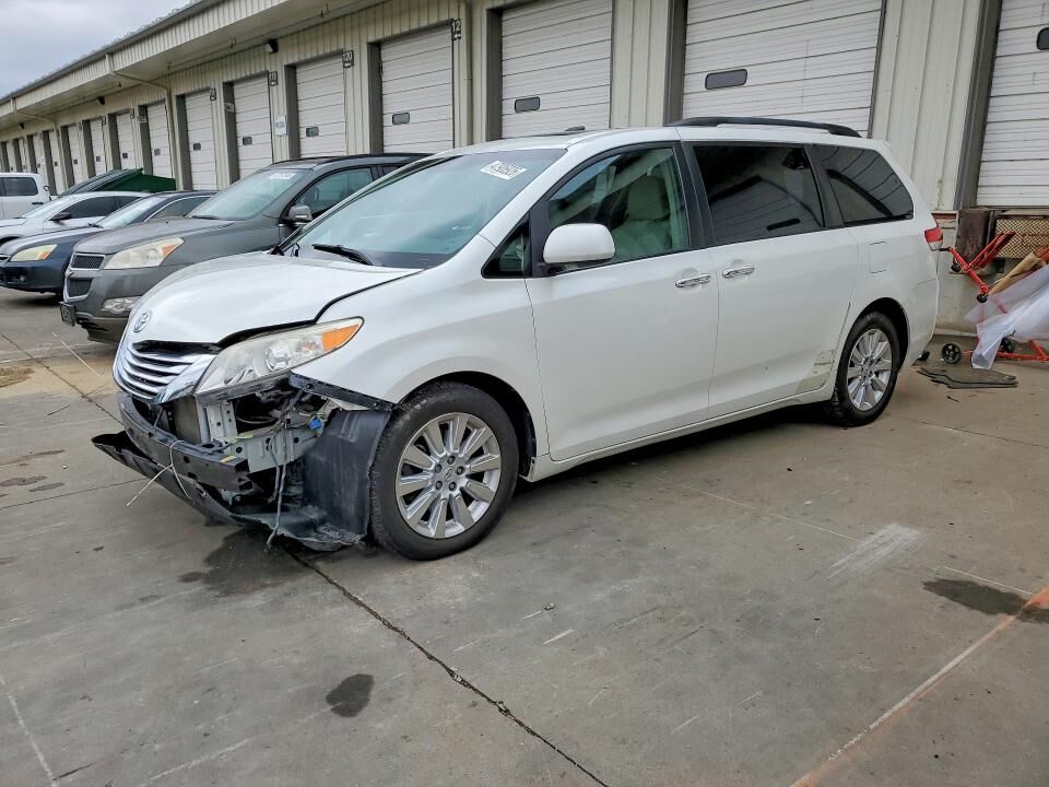 2011 TOYOTA Sienna