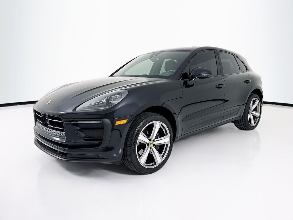 2025 PORSCHE Macan