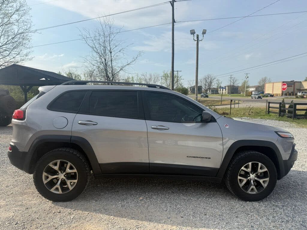 2018 JEEP Cherokee