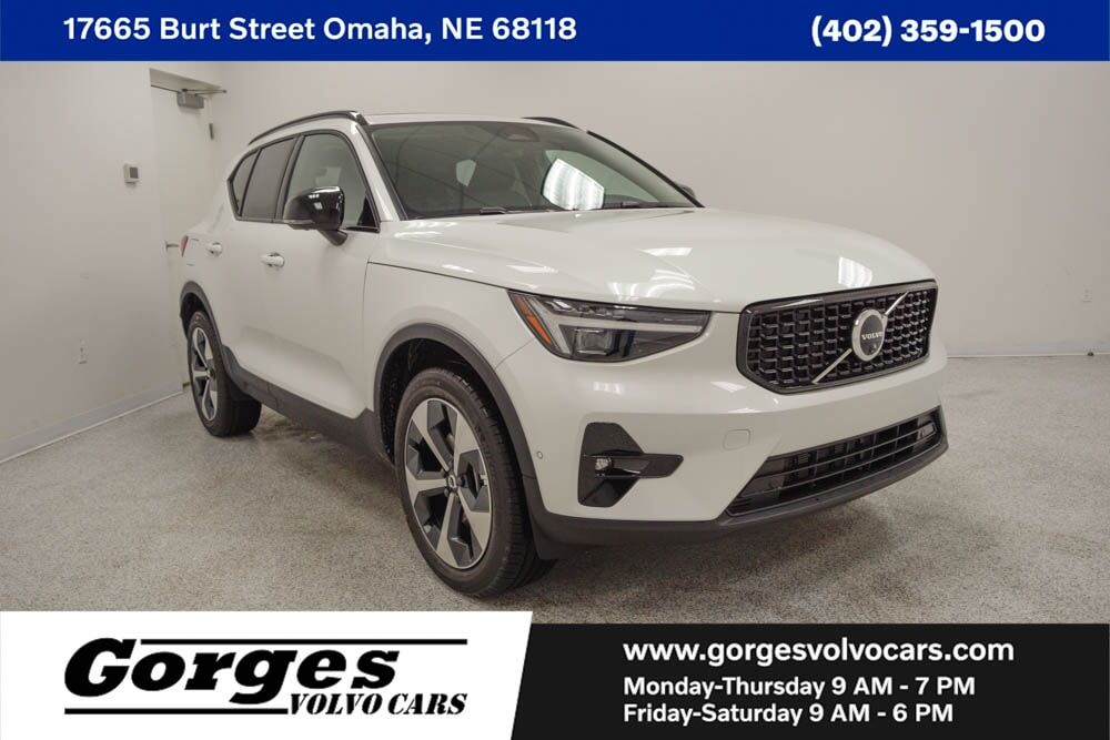 2026 VOLVO XC40