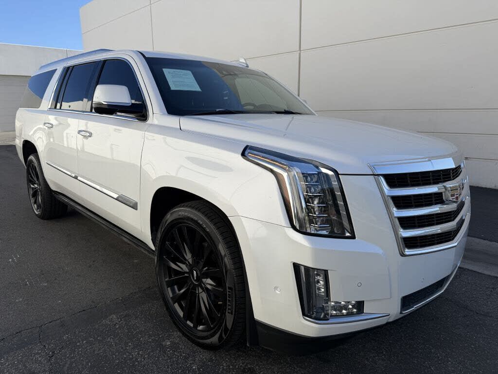 2017 CADILLAC Escalade ESV