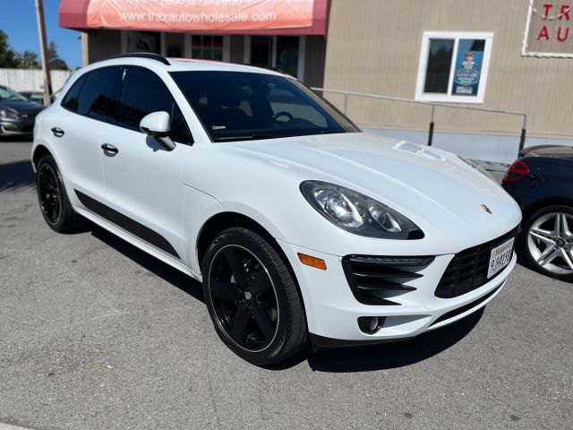 2017 PORSCHE Macan