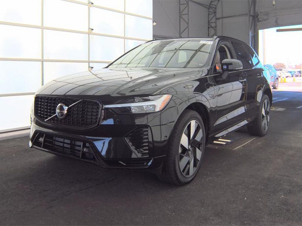 2025 VOLVO XC60