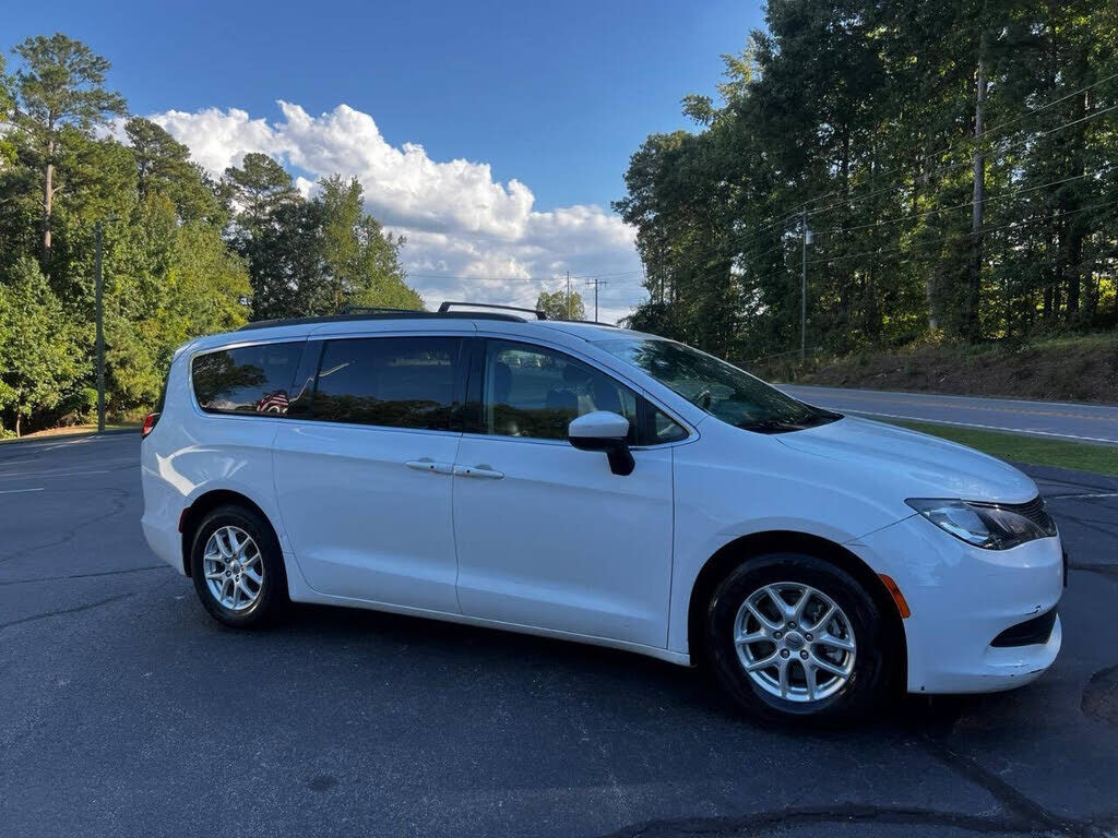 2021 CHRYSLER Voyager