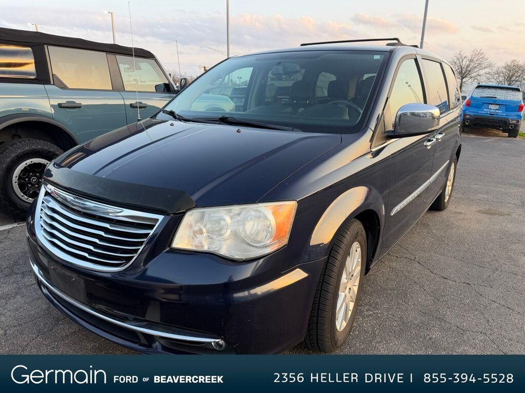 2012 CHRYSLER Town and Country