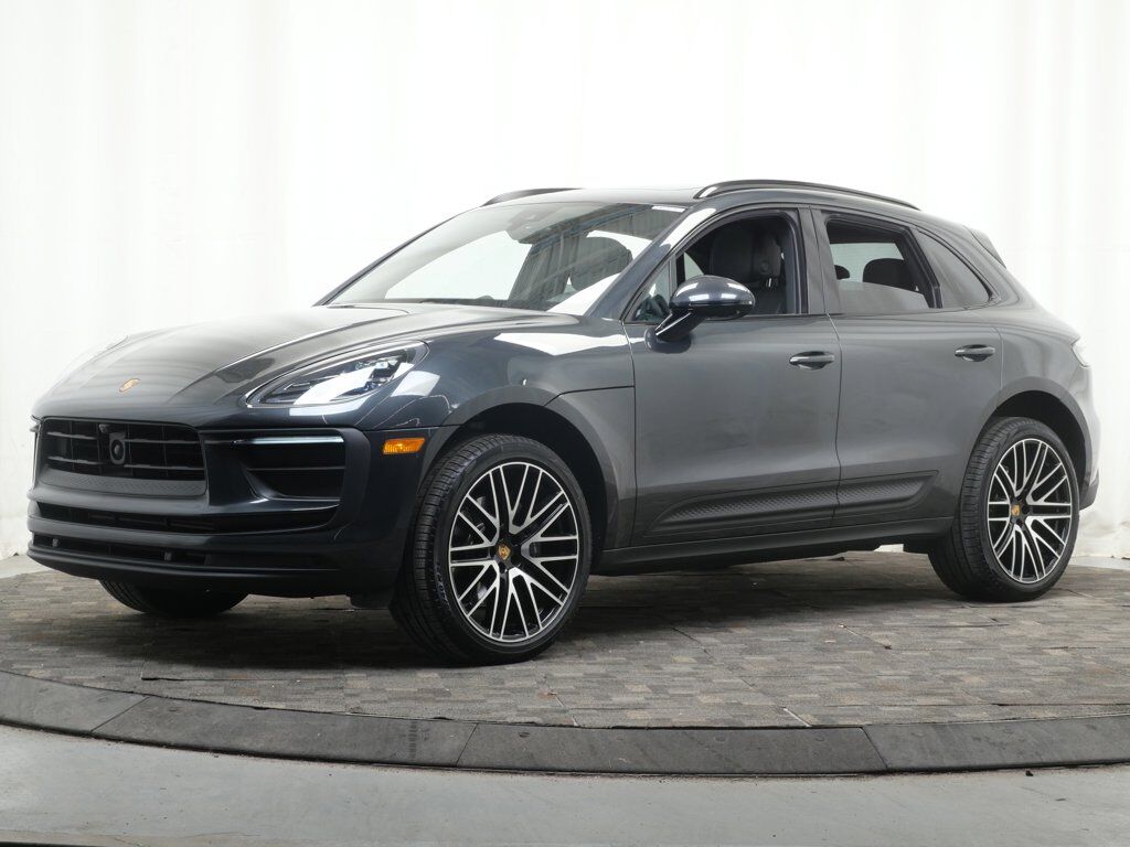 2026 PORSCHE Macan