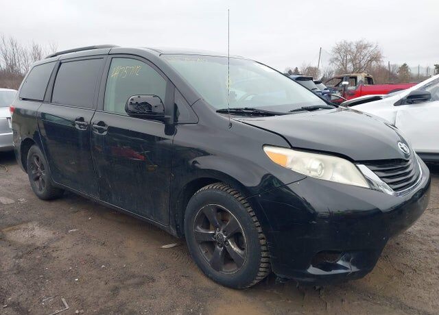 2012 TOYOTA Sienna