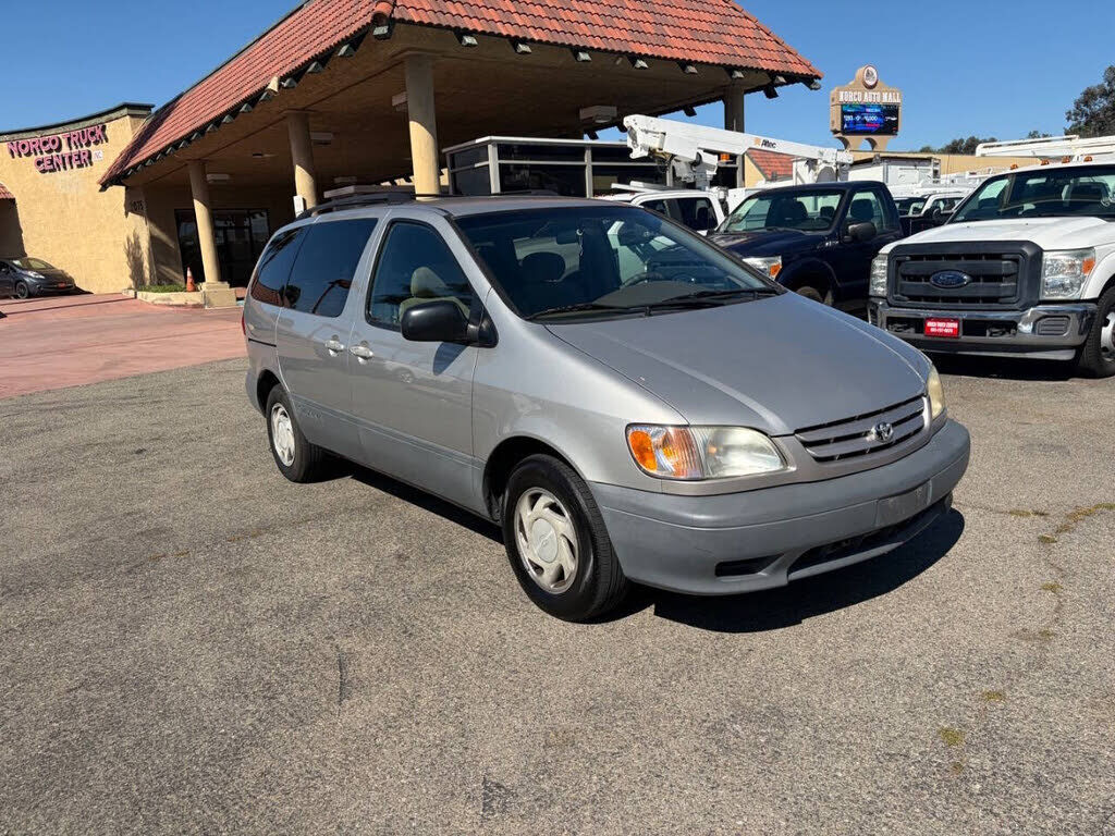 2002 TOYOTA Sienna