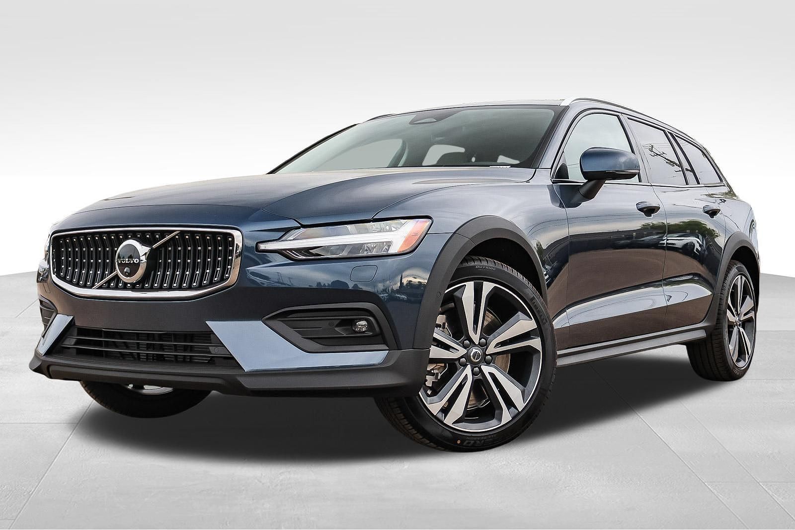 2026 VOLVO V60CC