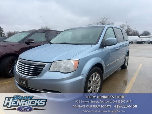 2013 CHRYSLER Town and Country