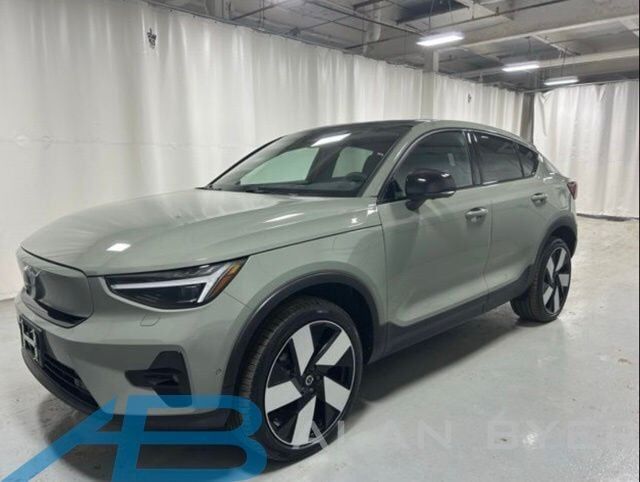 2023 VOLVO C40
