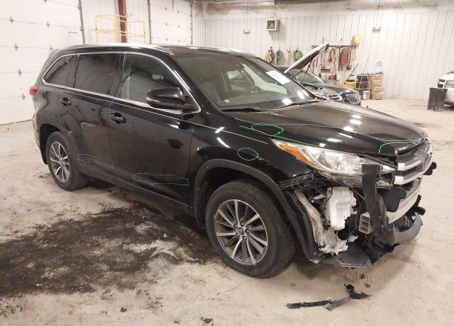2019 TOYOTA Highlander