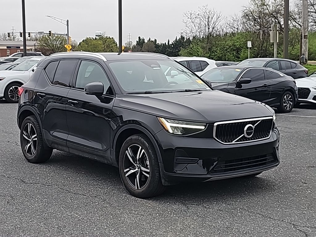 2023 VOLVO XC40