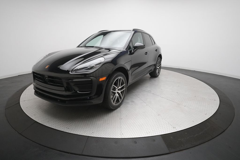 2026 PORSCHE Macan