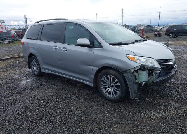 2018 TOYOTA Sienna