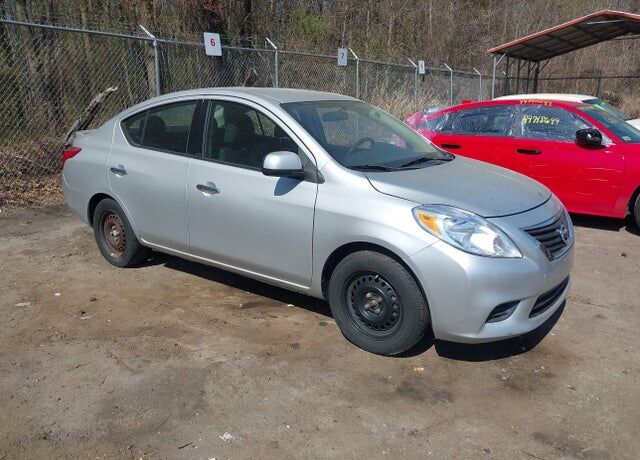 2014 NISSAN Versa