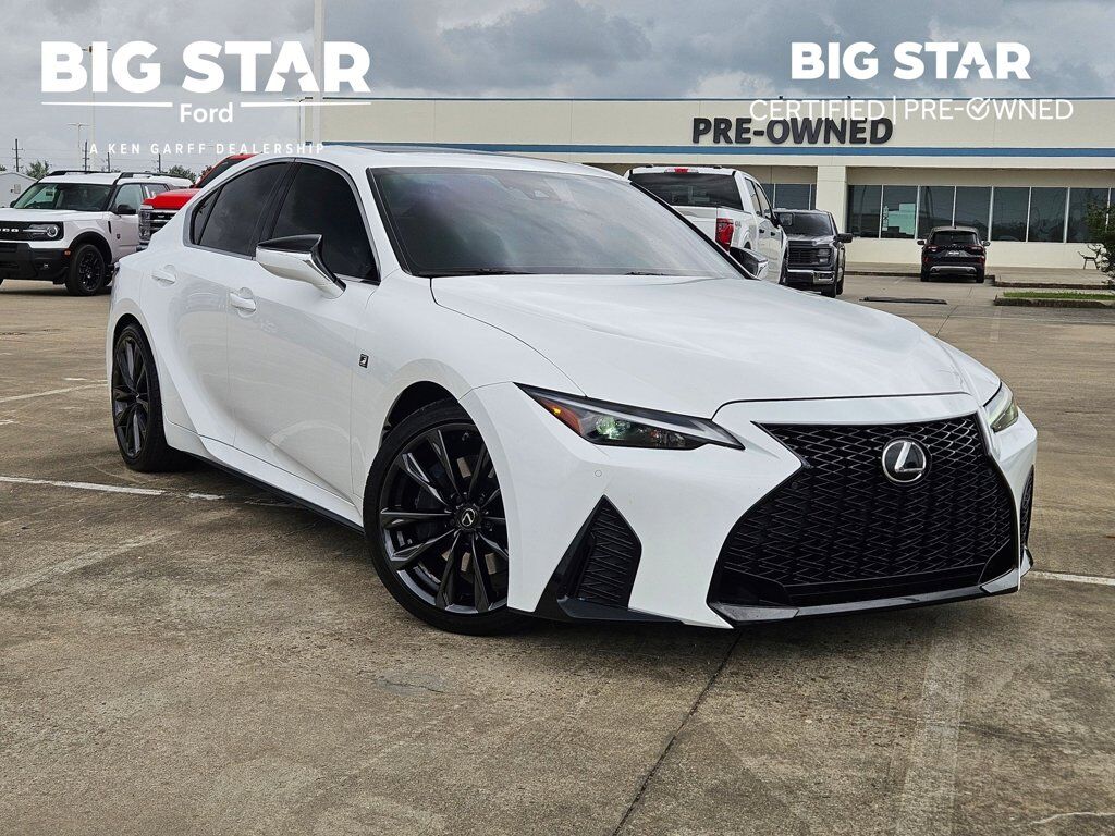 2022 LEXUS IS