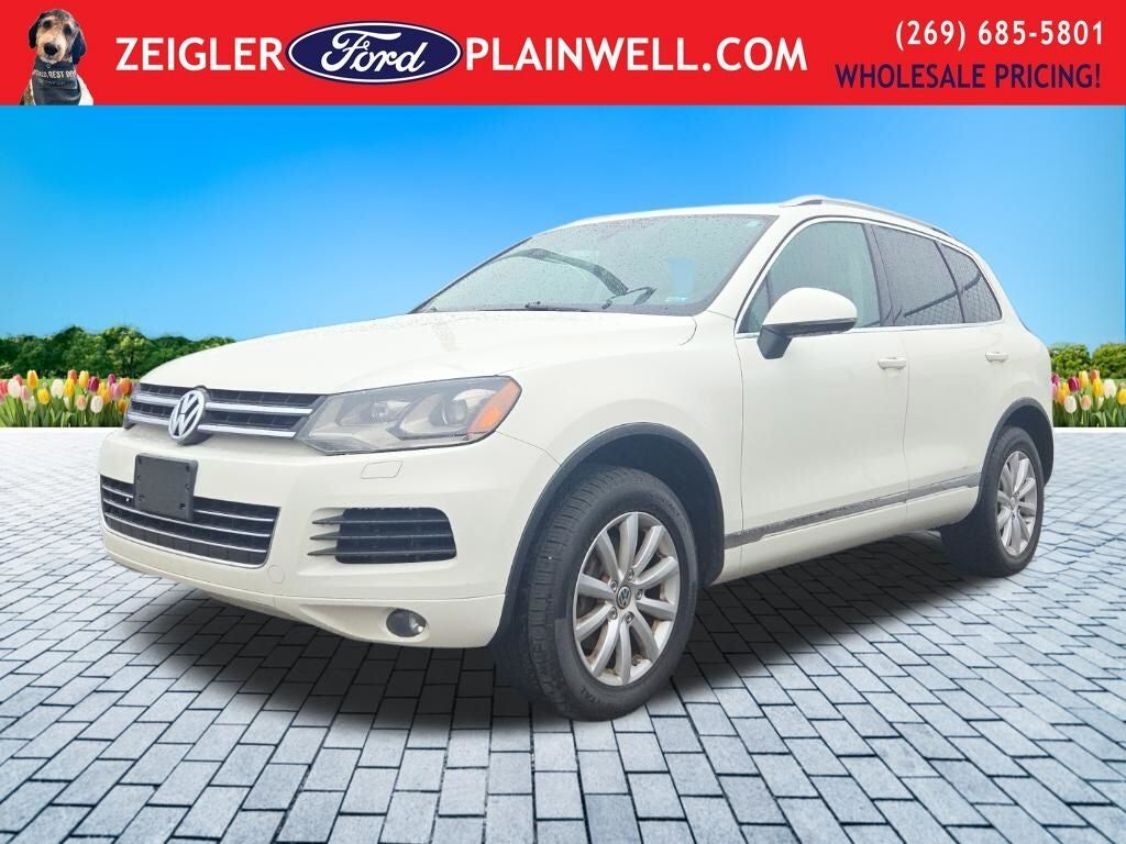 2011 VOLKSWAGEN Touareg