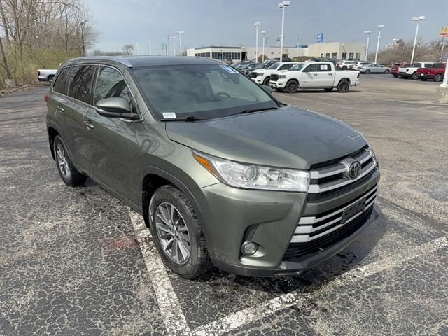2017 TOYOTA Highlander