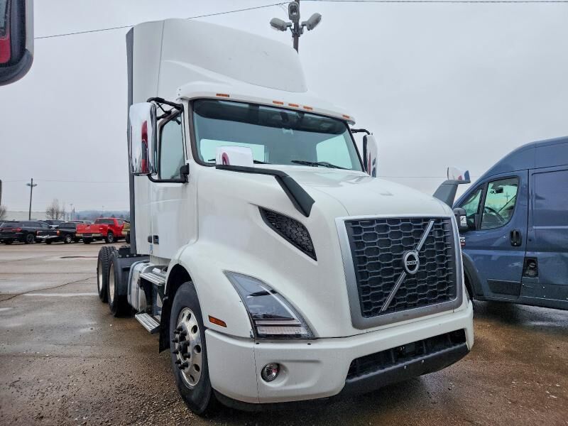 2020 VOLVO TRUCK VNR