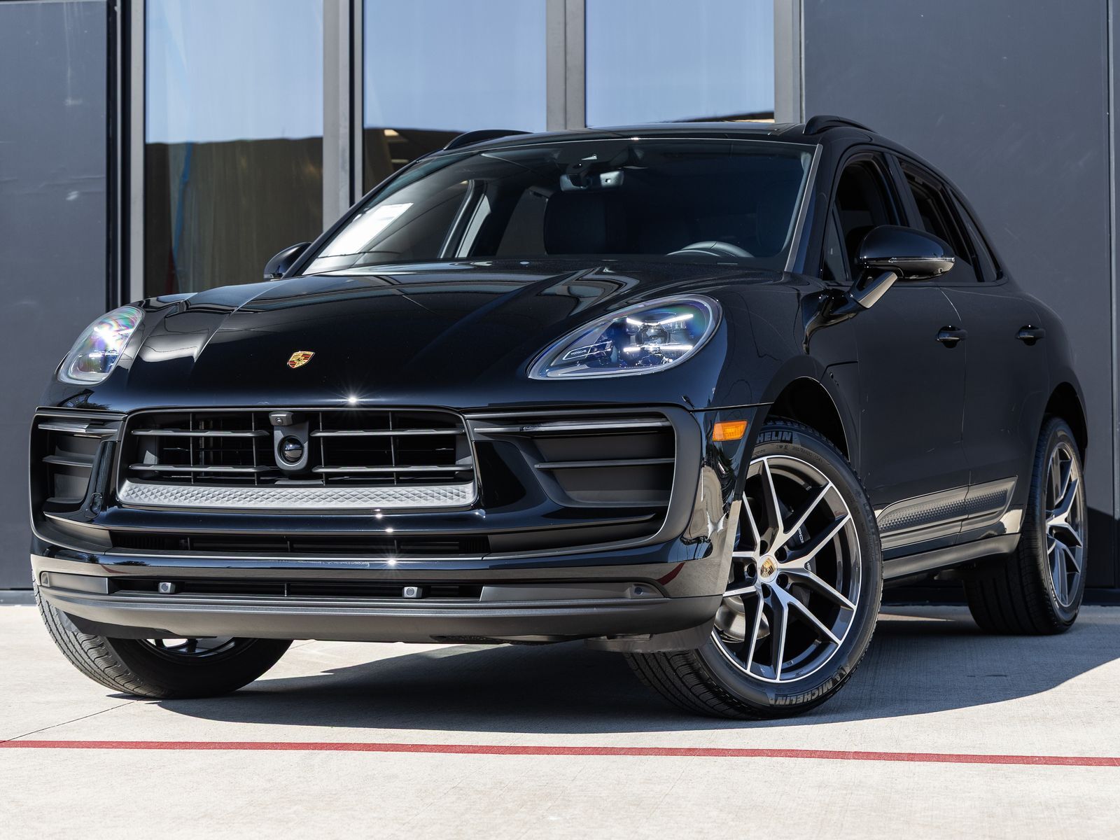 2026 PORSCHE Macan