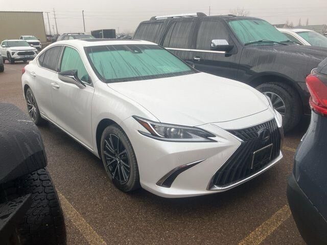 2022 LEXUS ES