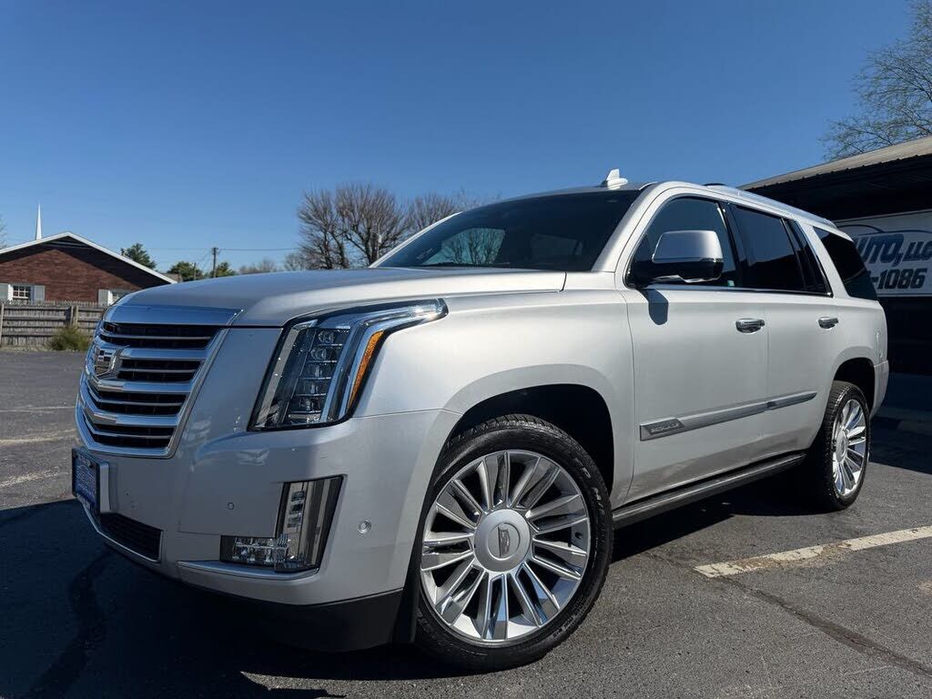 2017 CADILLAC Escalade