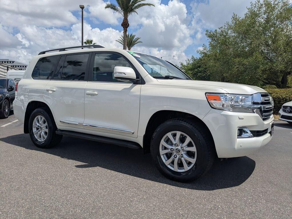 2019 TOYOTA Land Cruiser