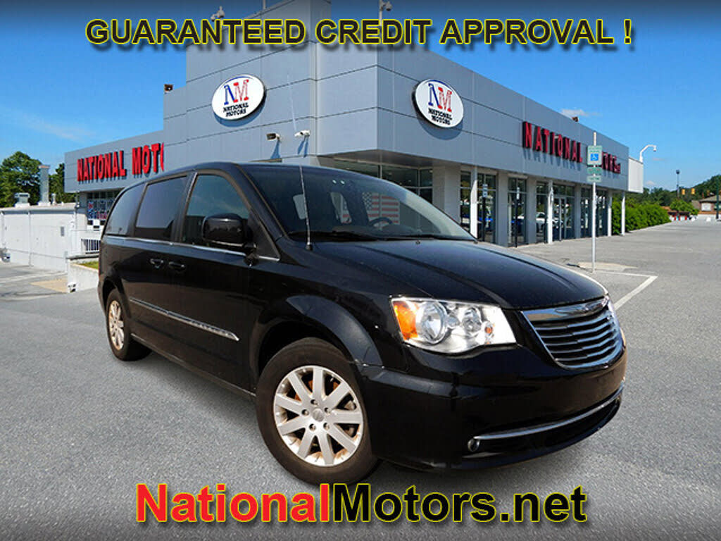 2013 CHRYSLER Town and Country