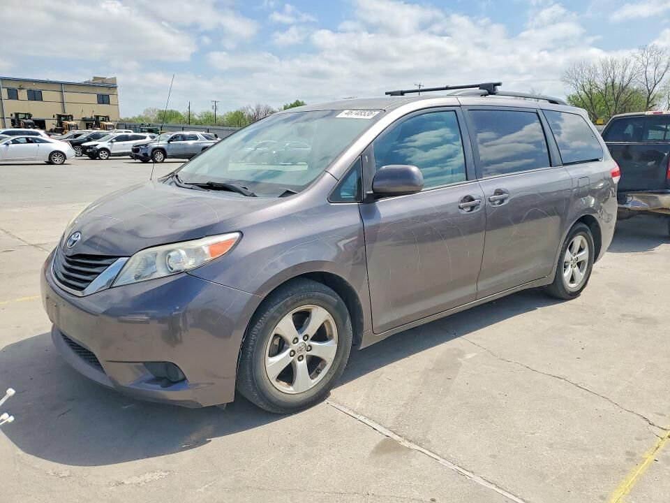 2014 TOYOTA Sienna