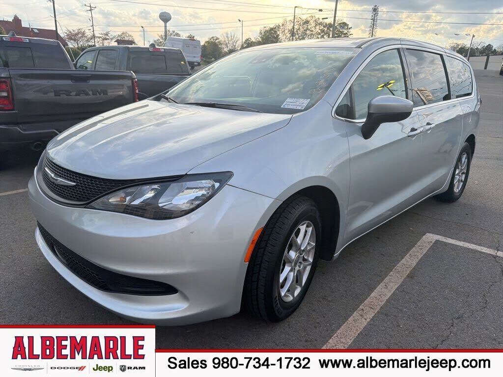 2023 CHRYSLER Voyager